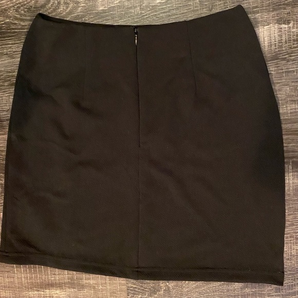 🛍2/$20: SHEIN Black Slit Mini-Skirt - Picture 4 of 6